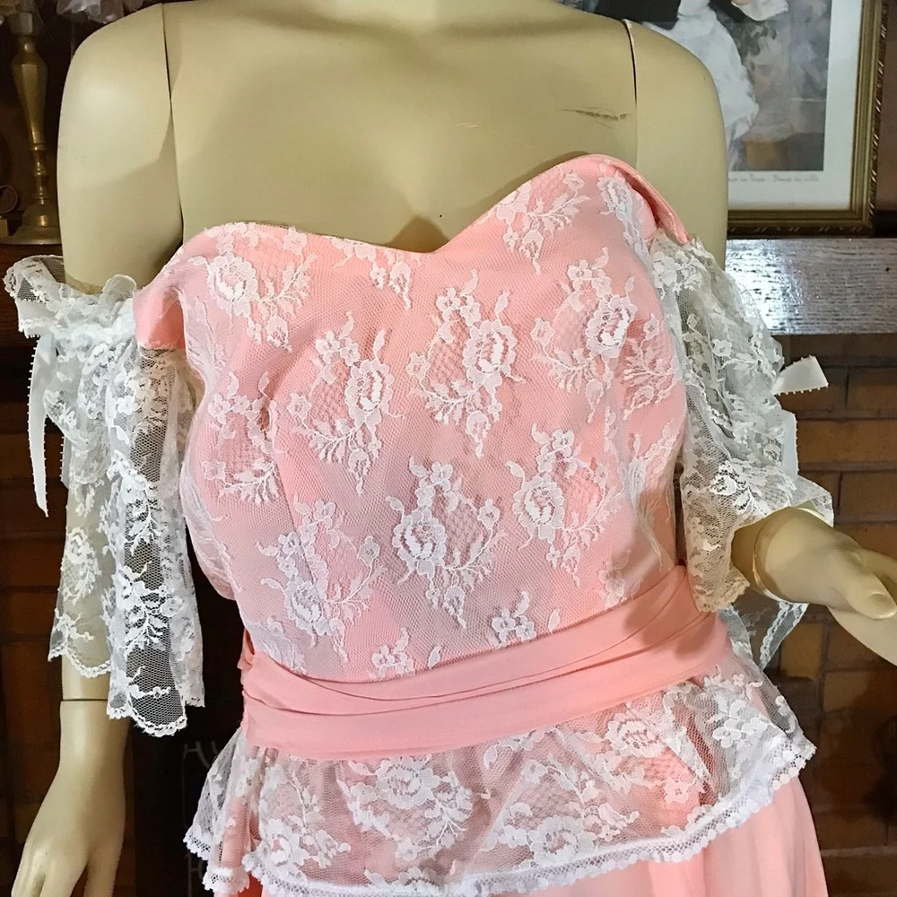 VINTAGE MID TO LATE 70'S PEACH OFF-THE-SHOULDER LACEY PARTY DRESS (M) - Picture 7 of 14